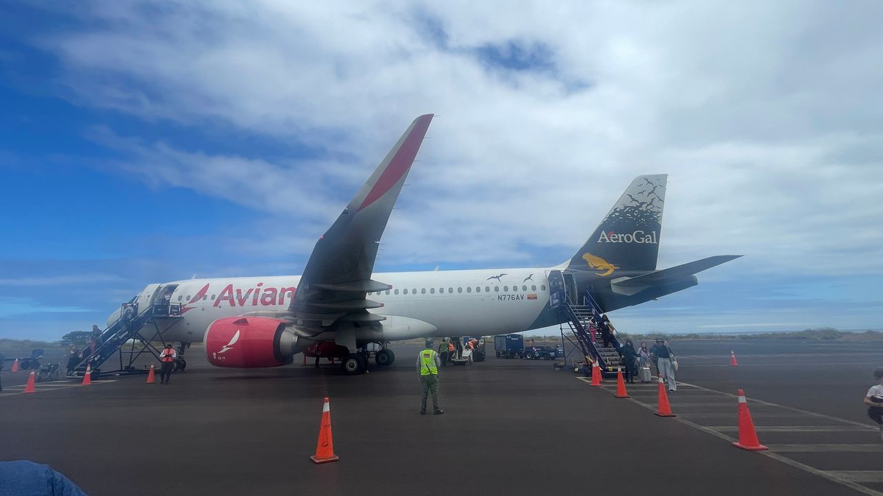 flight to galapagos