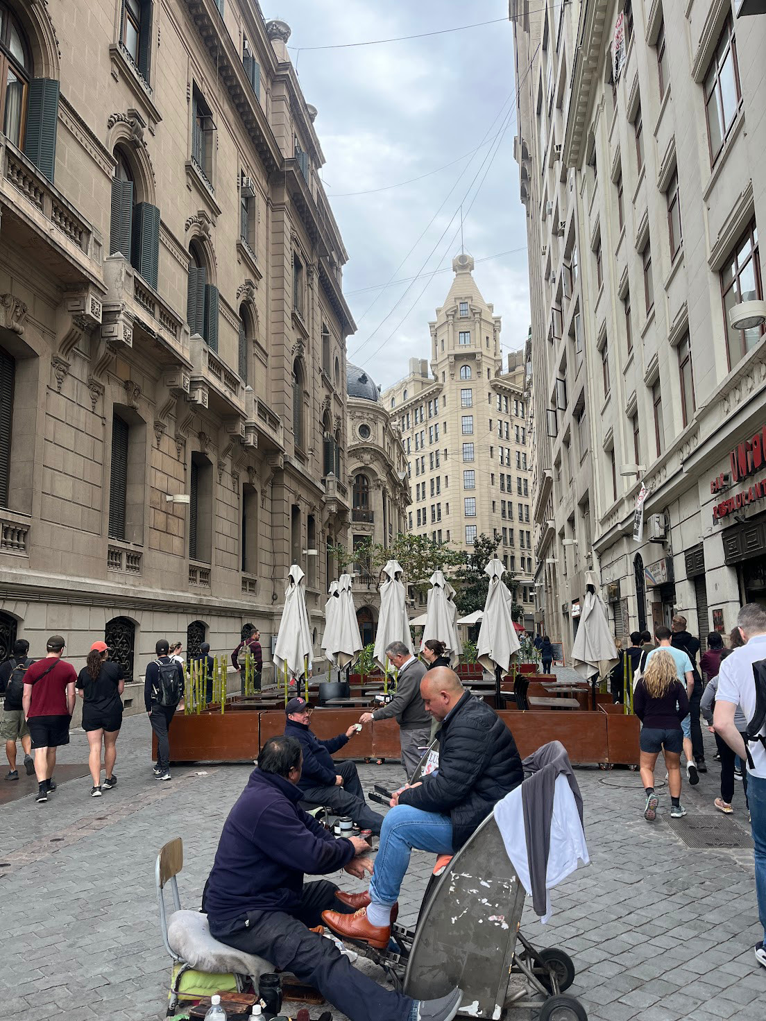 santiago shoe polisher