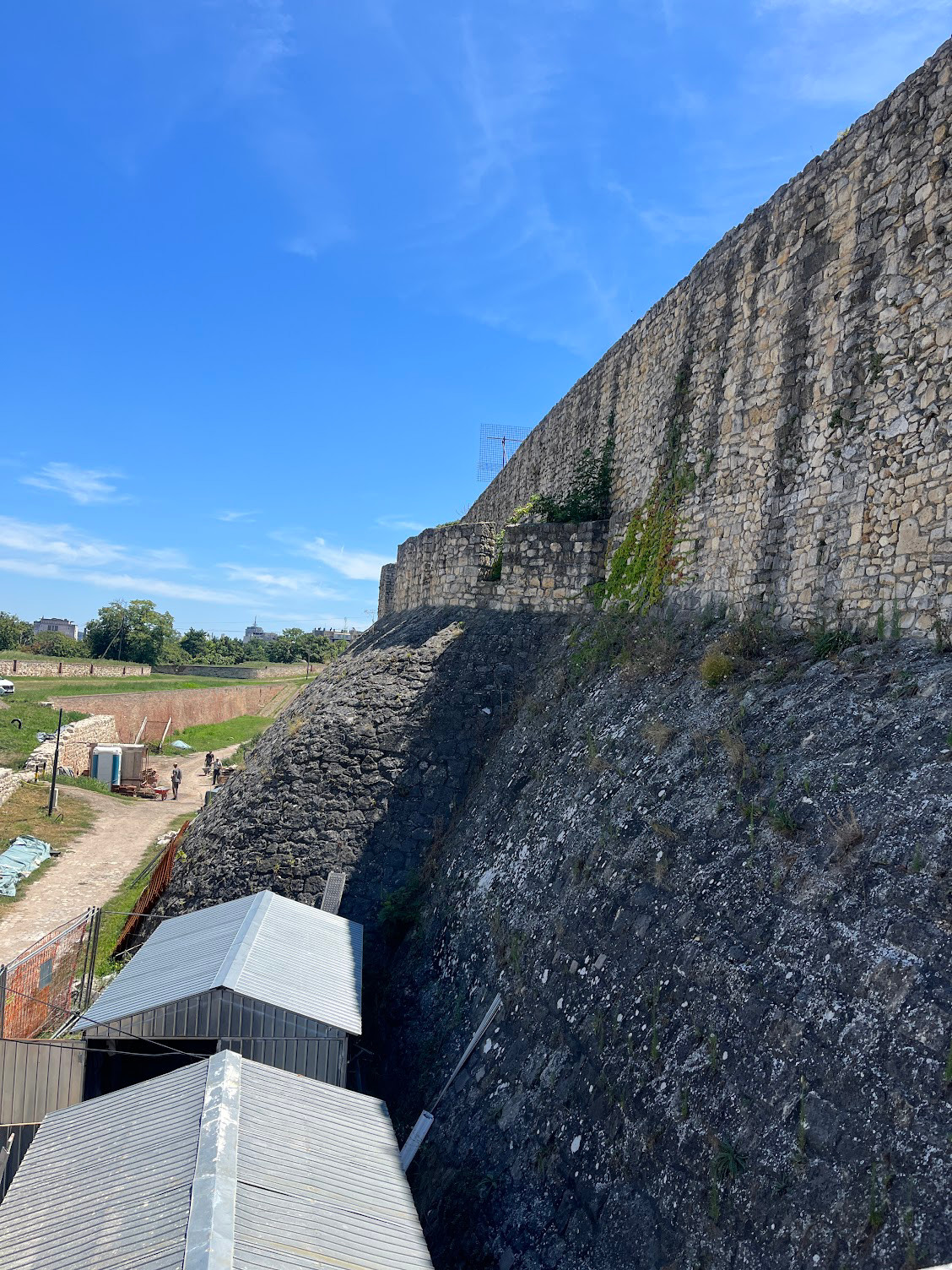 belgrade citadel wall ruin
