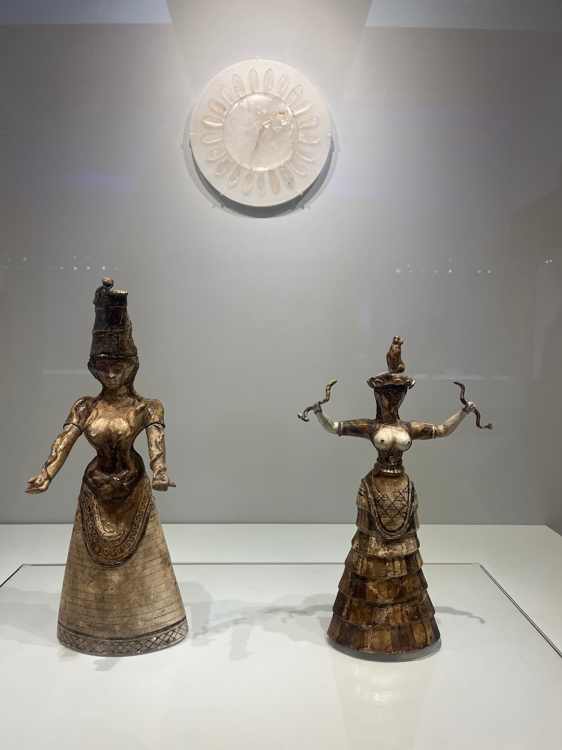 crete knossos snake goddes