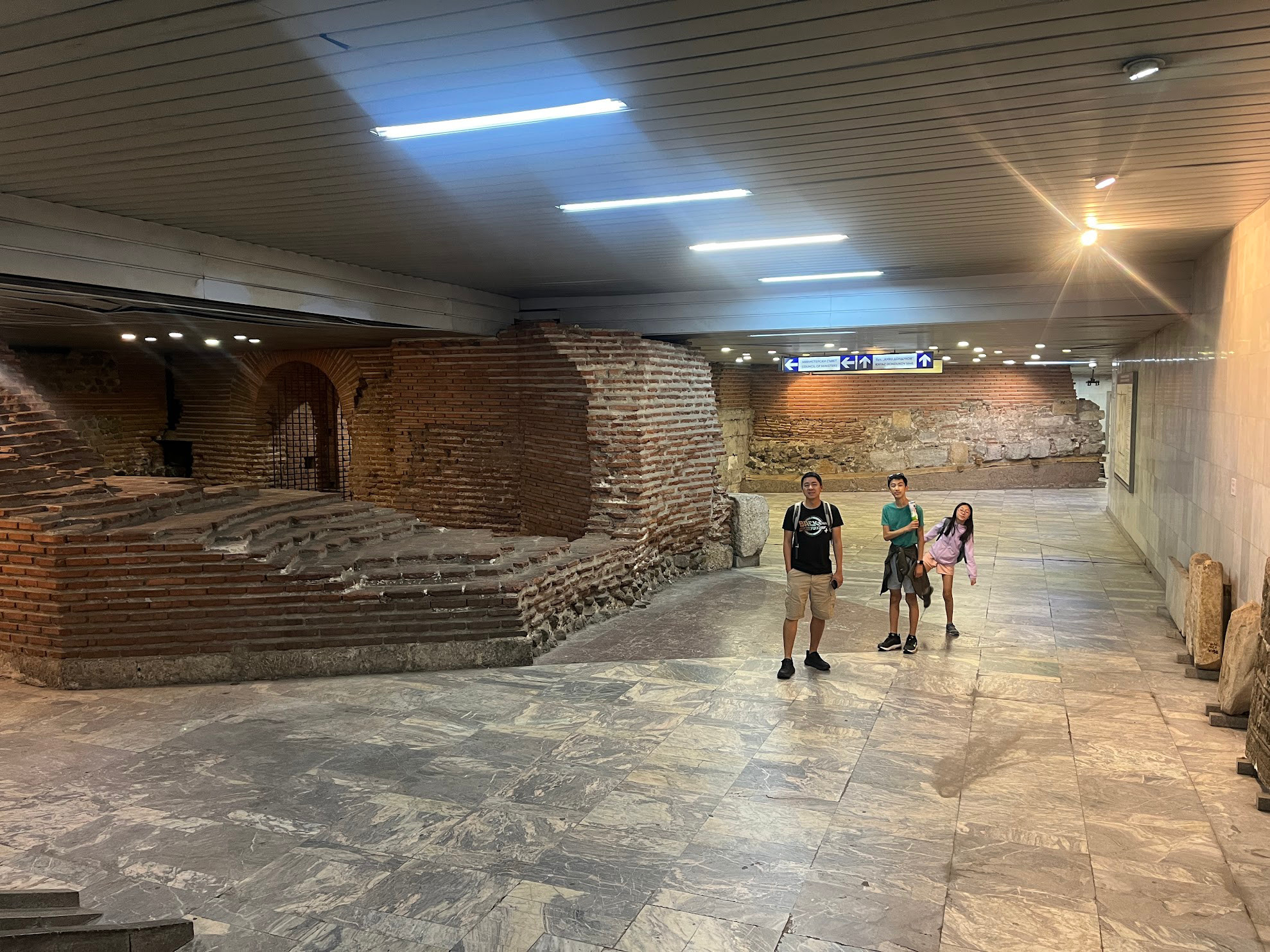 sofia subway ruin2