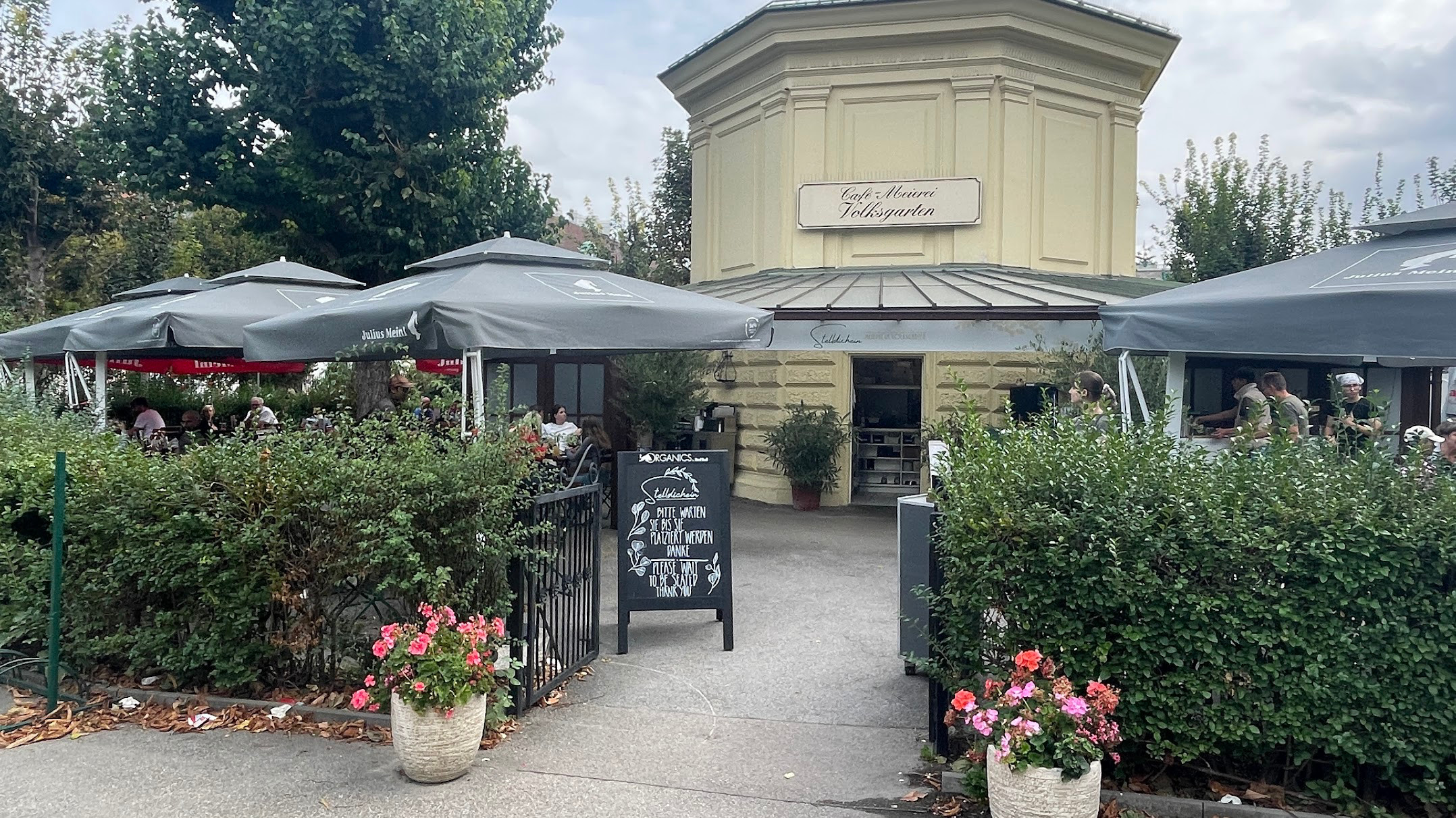 vienna people park cafe