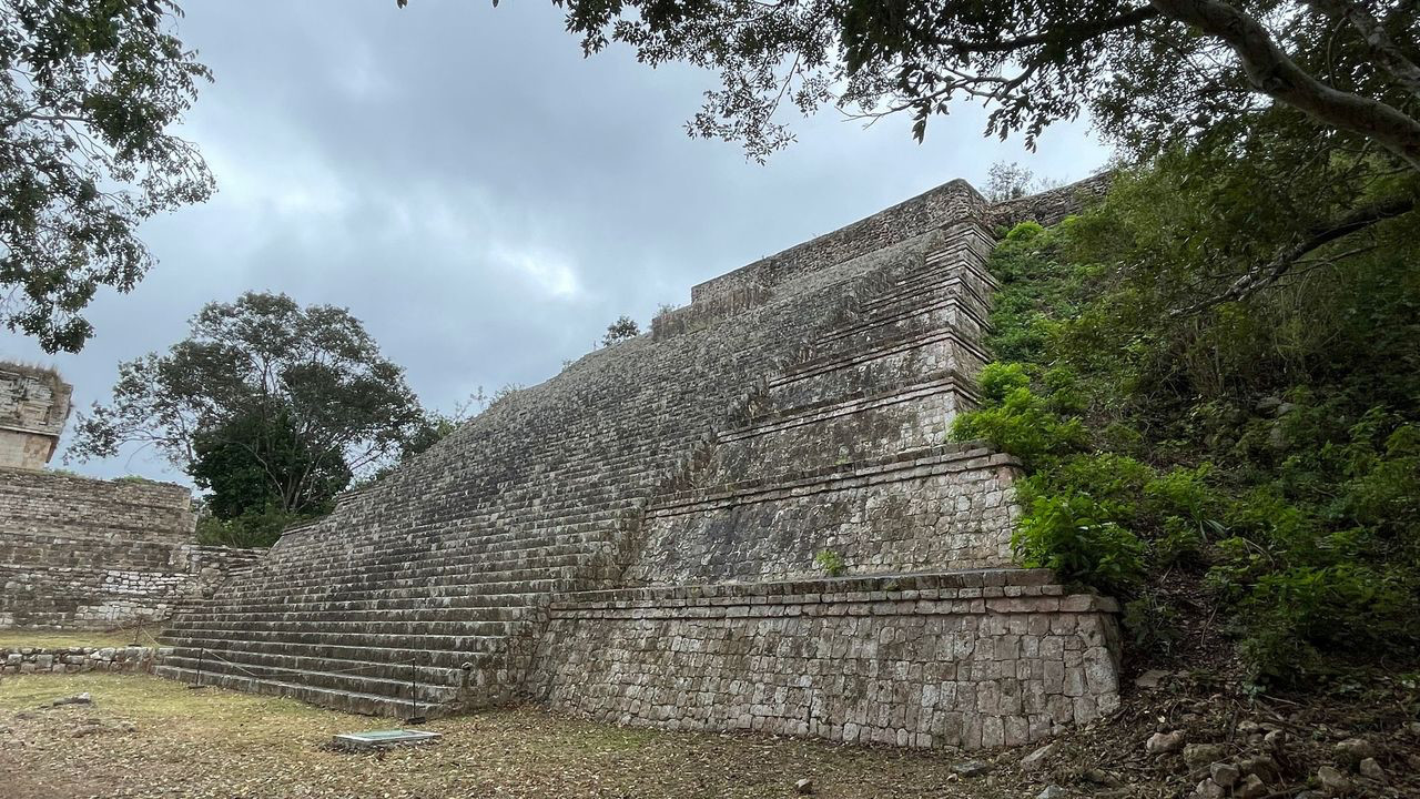 uxmal gran pyramid
