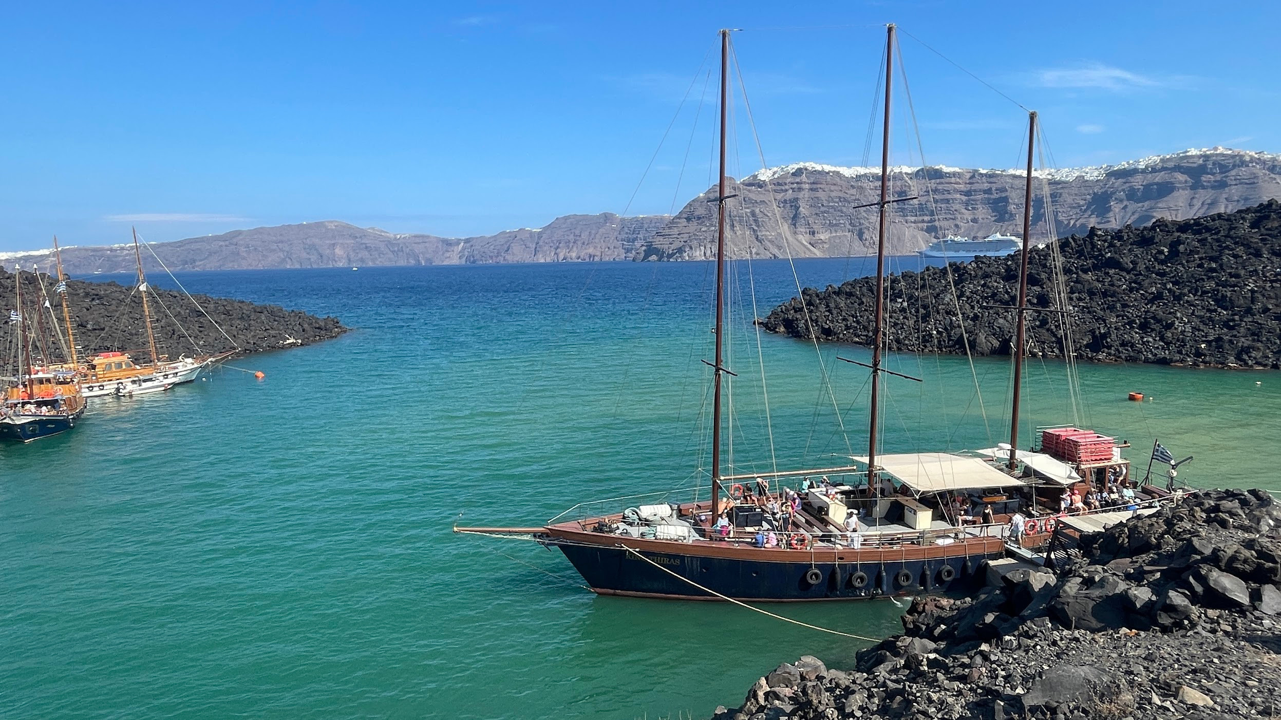 santtorini boat tour