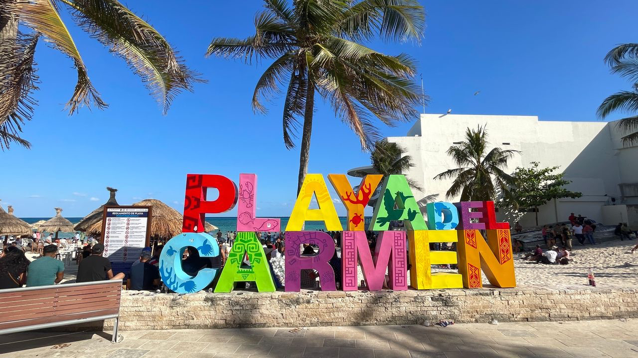 playa del carmen sign