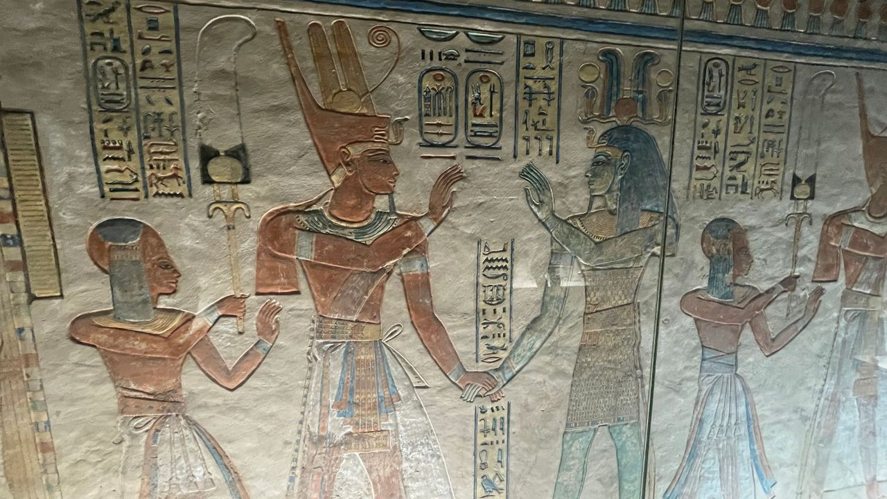 luxor valley of queen relief