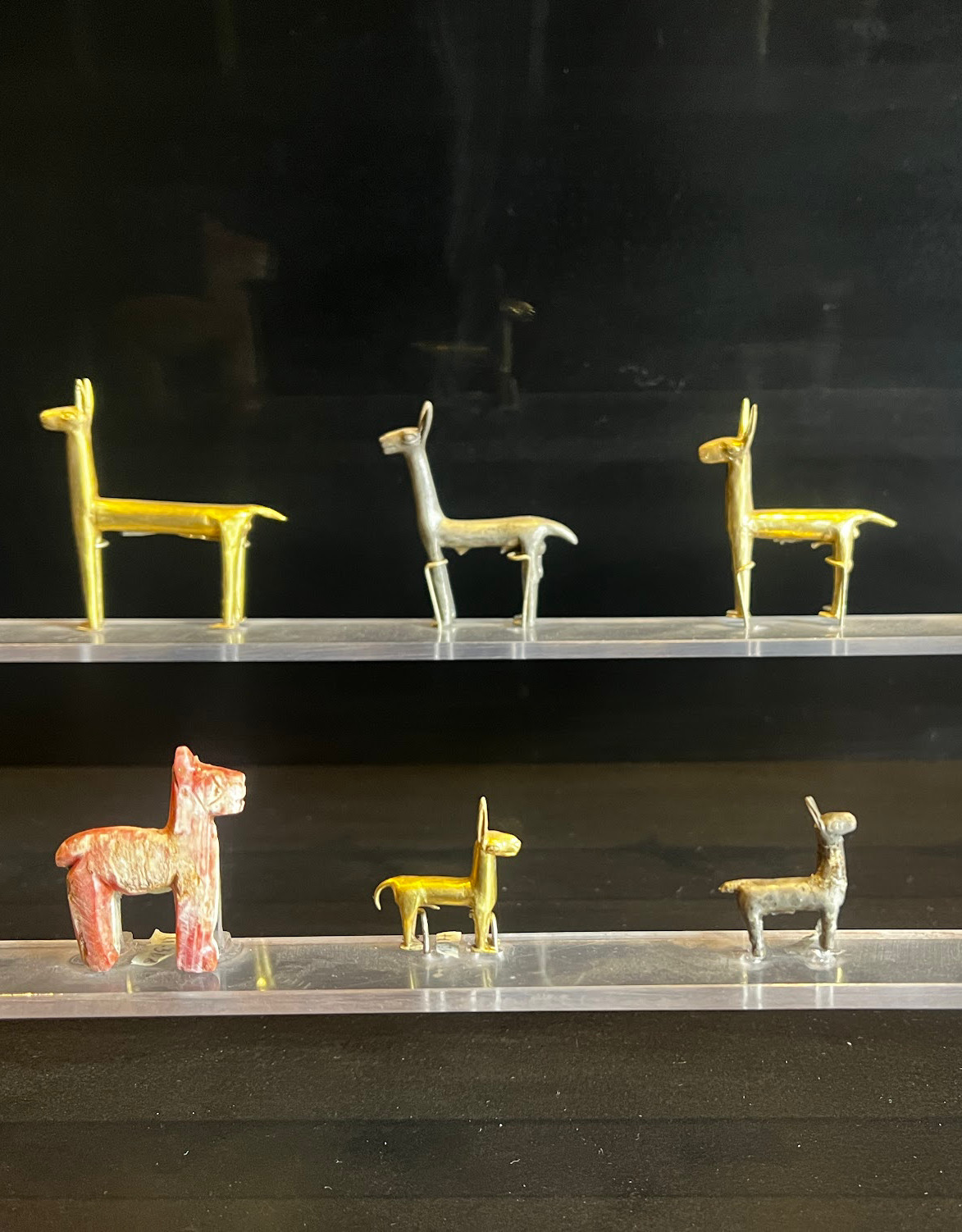 cusco gold llama