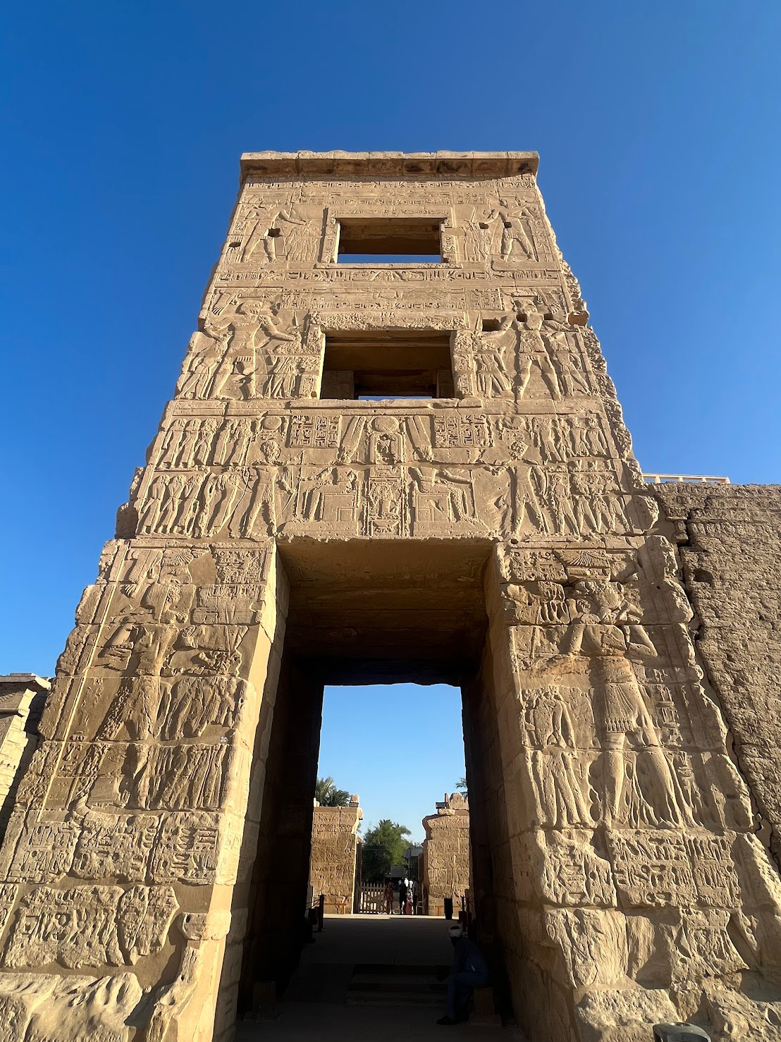 luxor medinet habu gate