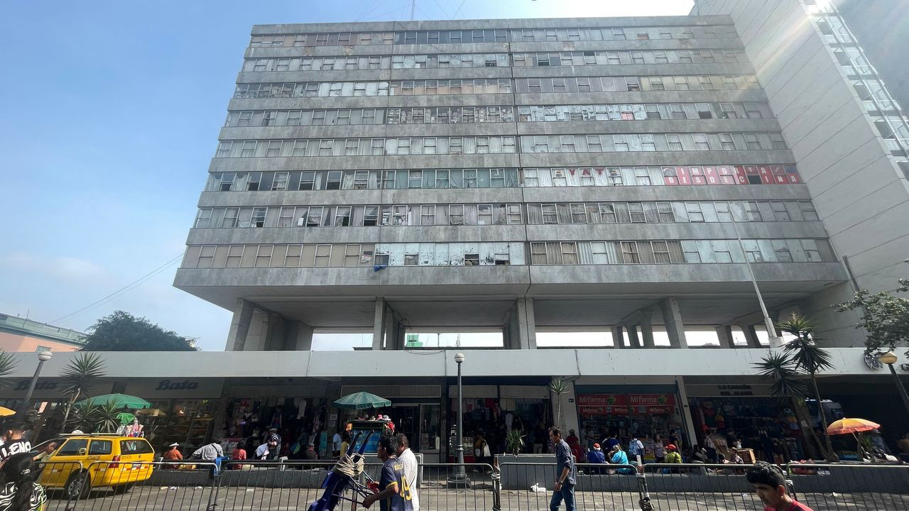 Lima central market exterior