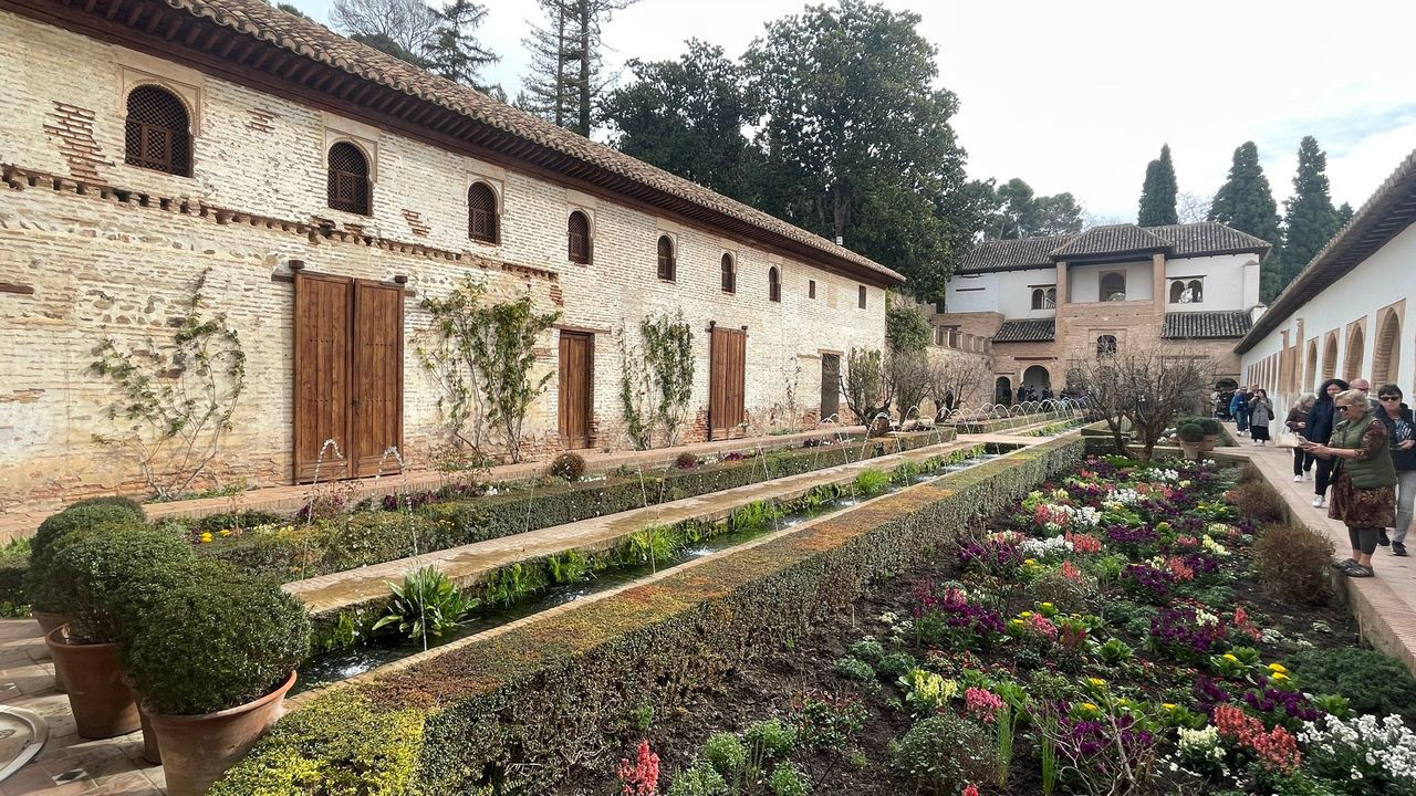 alhambra generalife pool1