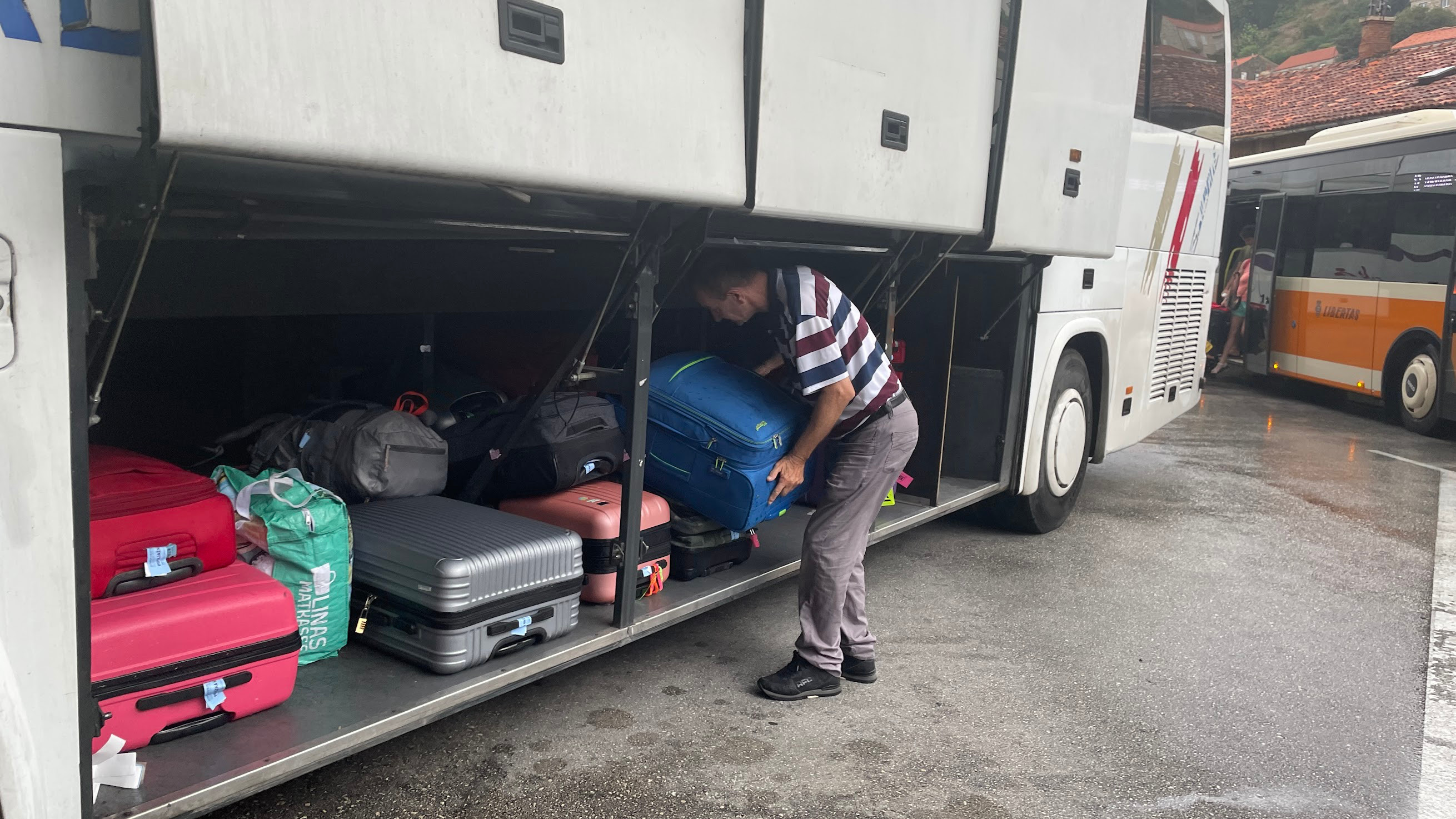 bus to kotor