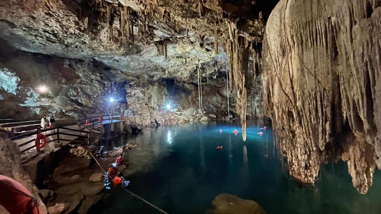 cenote swimming1