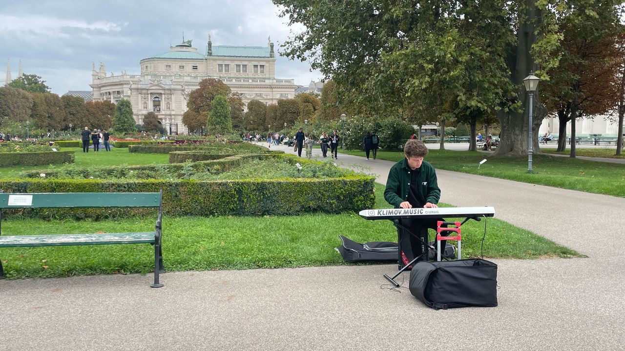 vienna people park piano