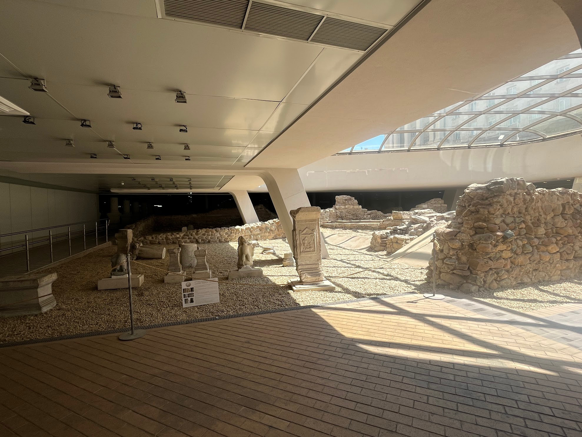 sofia subway ruin1