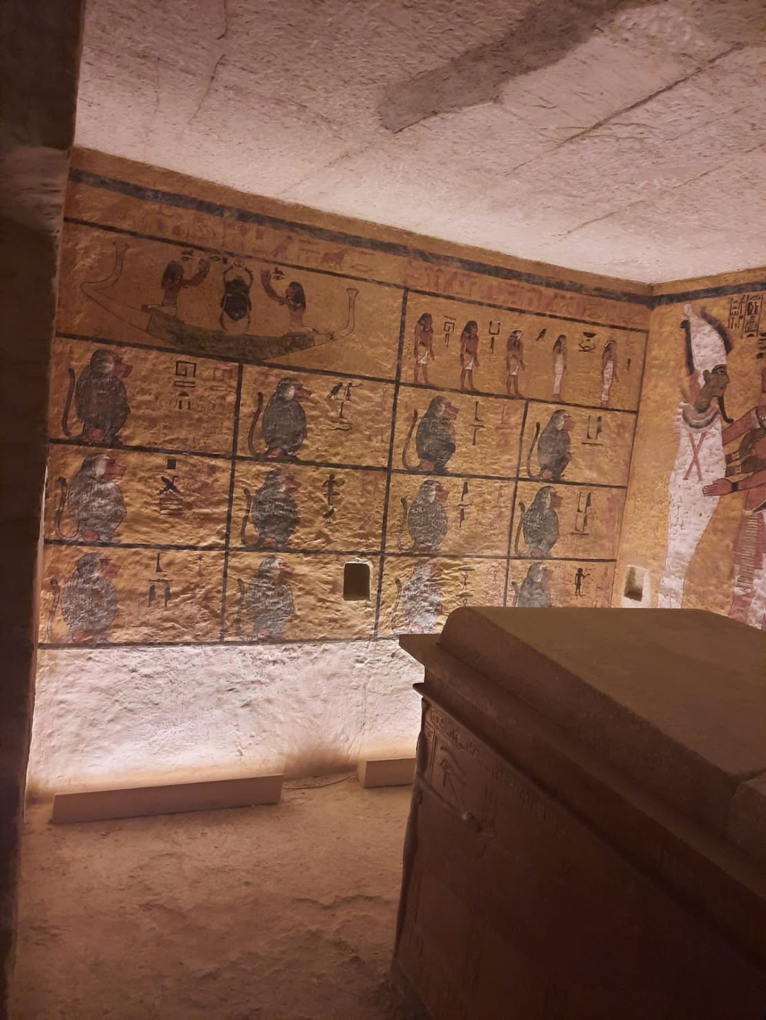 luxor hub king tuk tomb