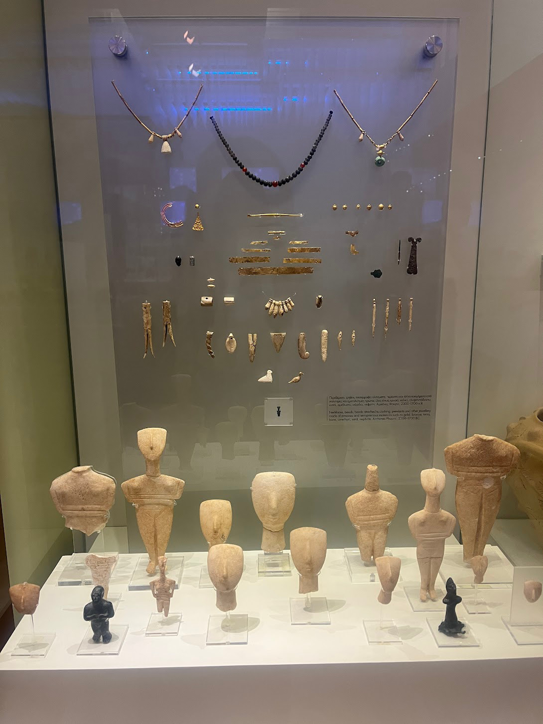 crete museum hugging goddes