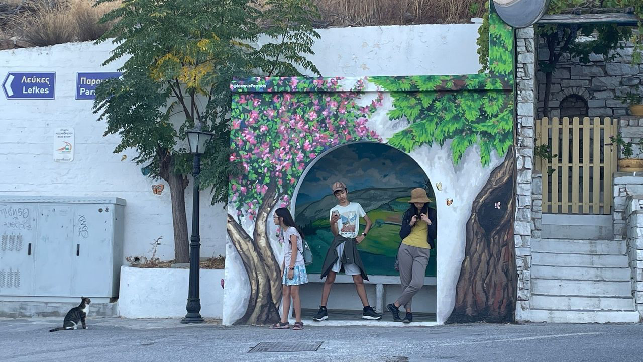 paros pueblo bus stop
