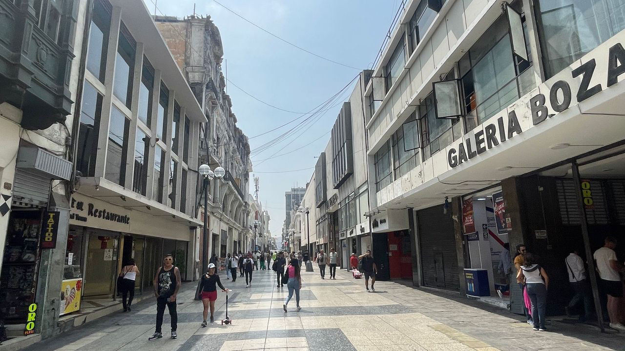 Lima centro shopping street