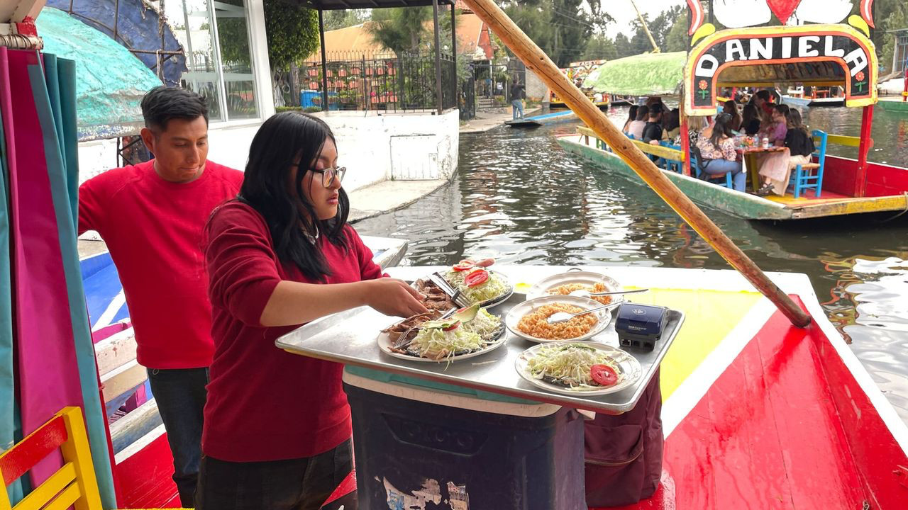 cdmx river boat food