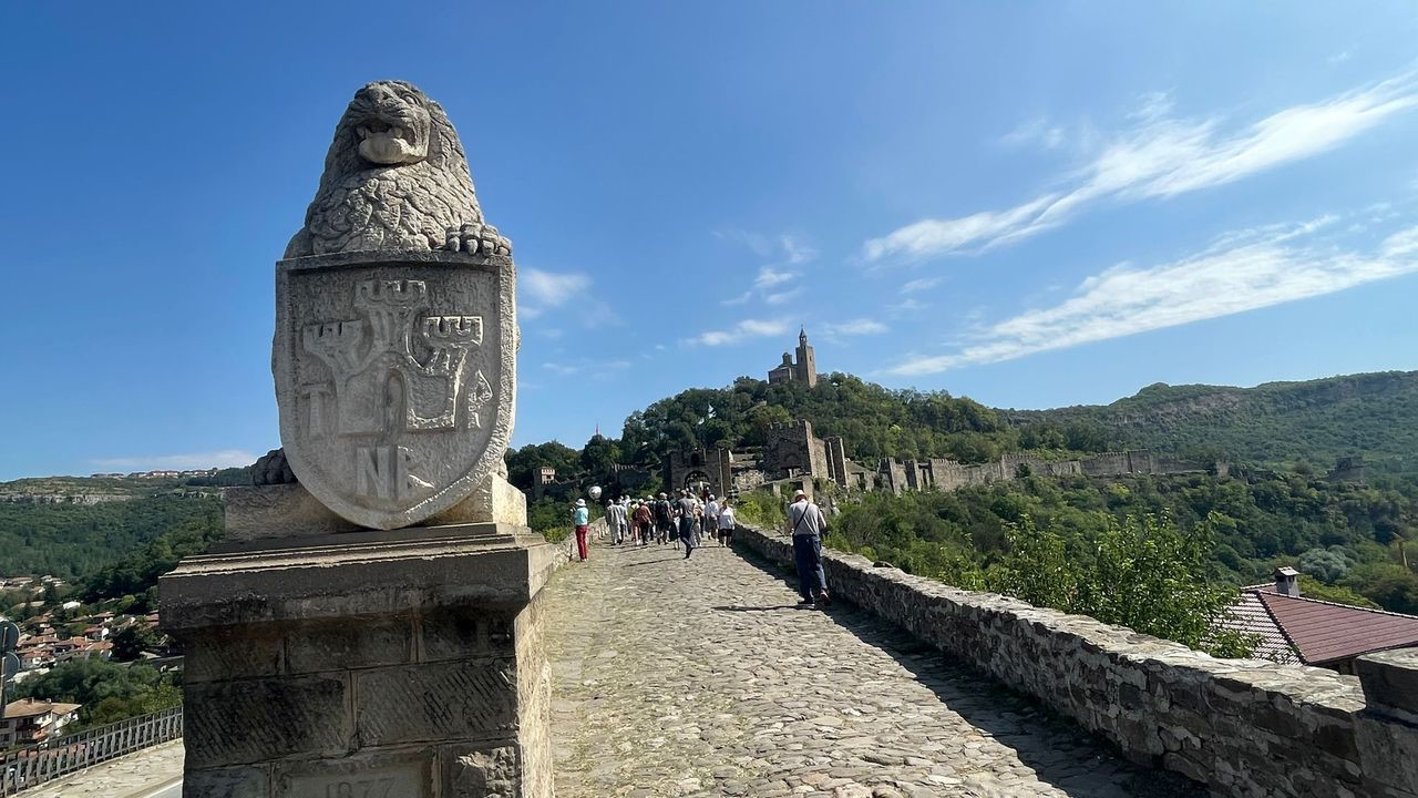veliko castle lion