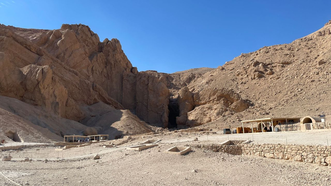 luxor valley of queen