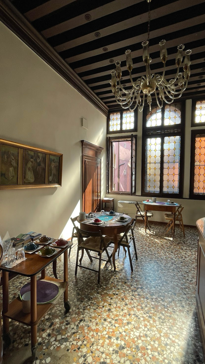 venice palazzo breakfast room