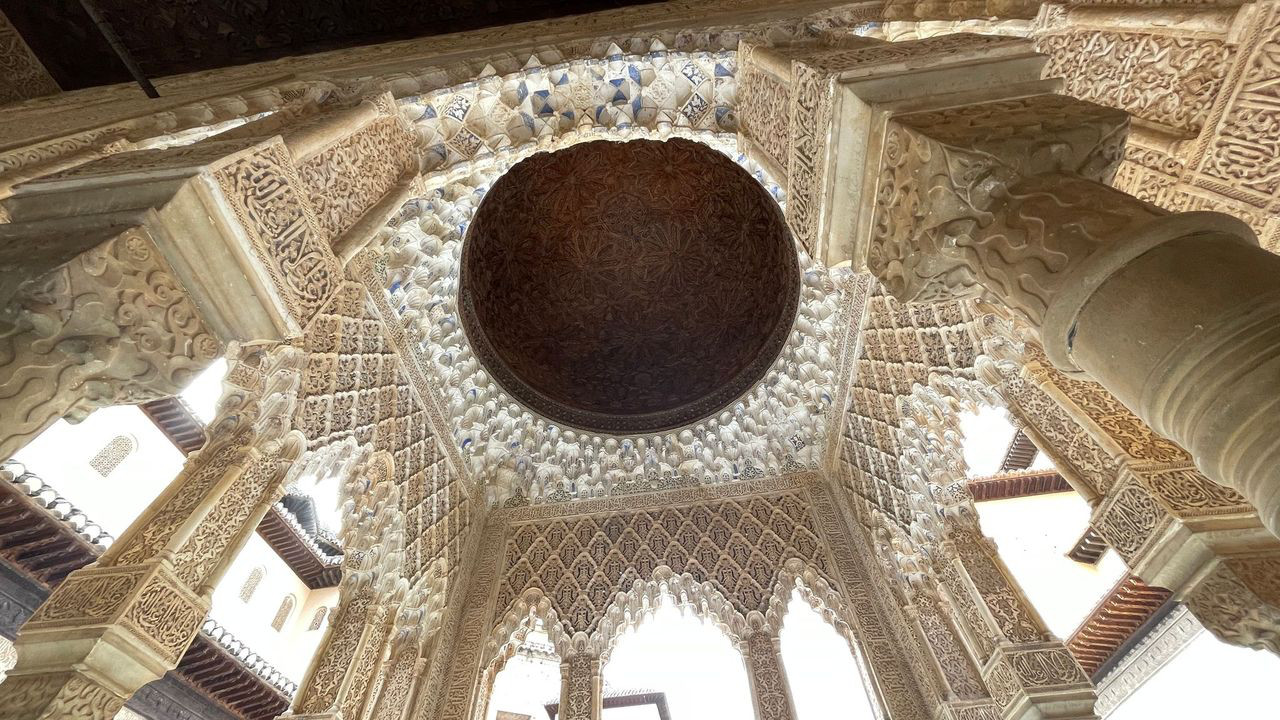 alhambra lion court dome ceiling