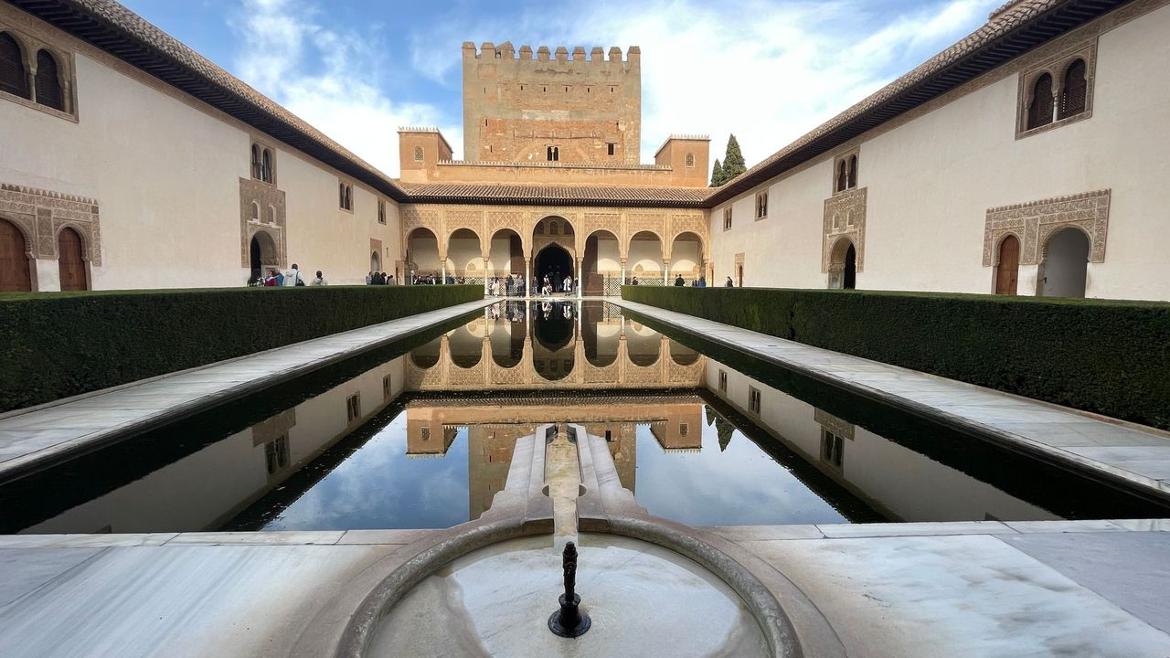 granada alhambra nazarie pool