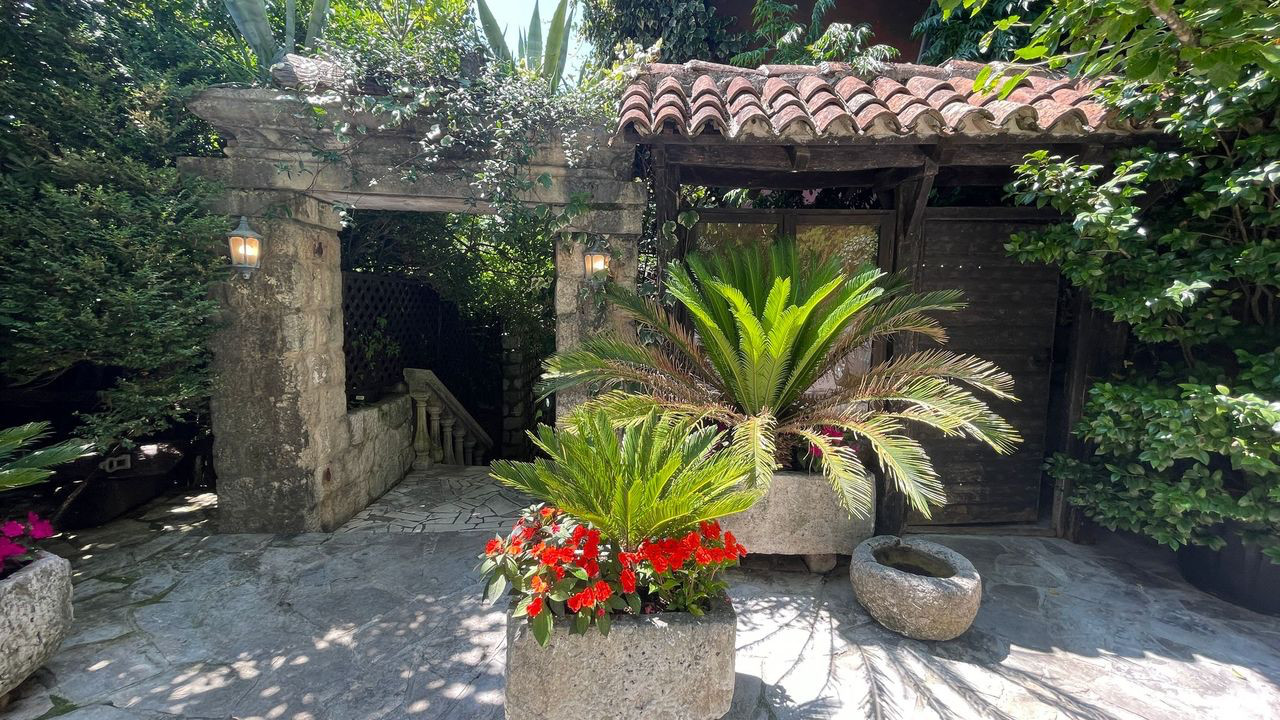 kotor stari milini entrance