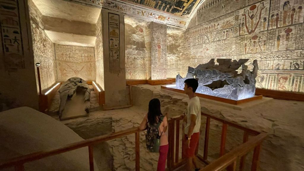 ramesses 9 tomb room