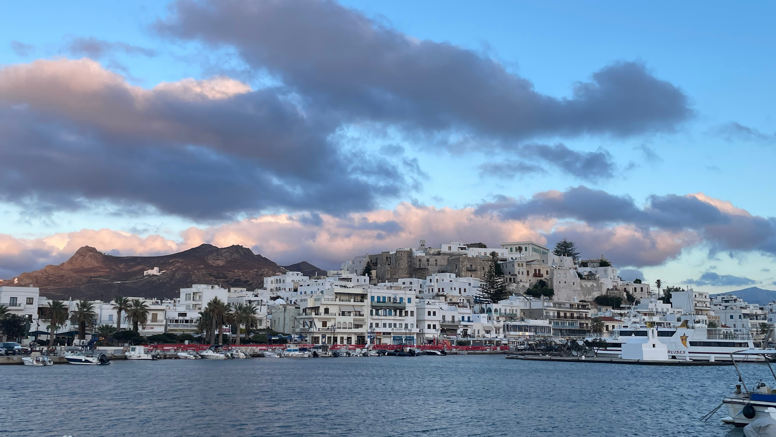 Naxos arrive