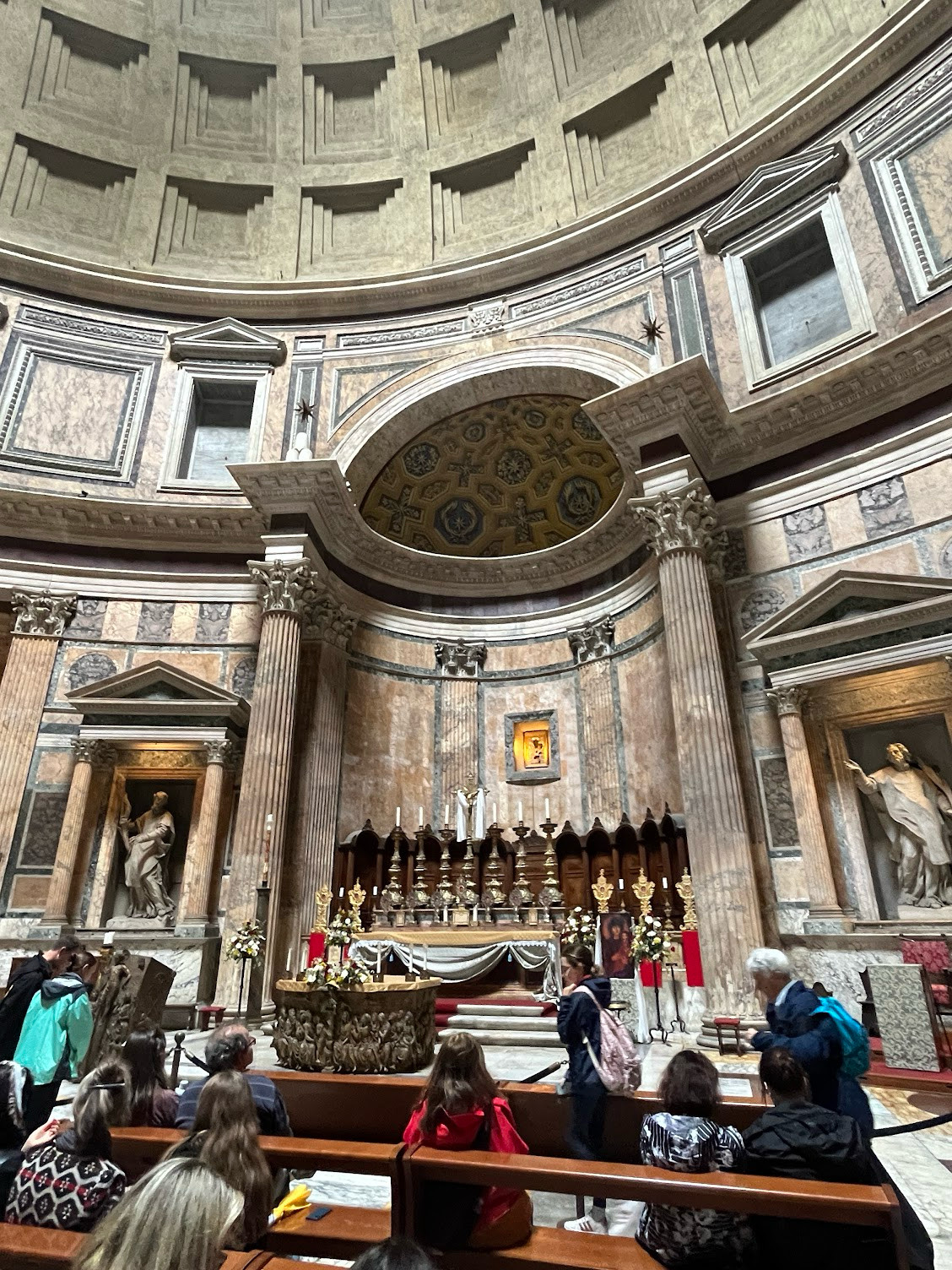 rome pantheon altar