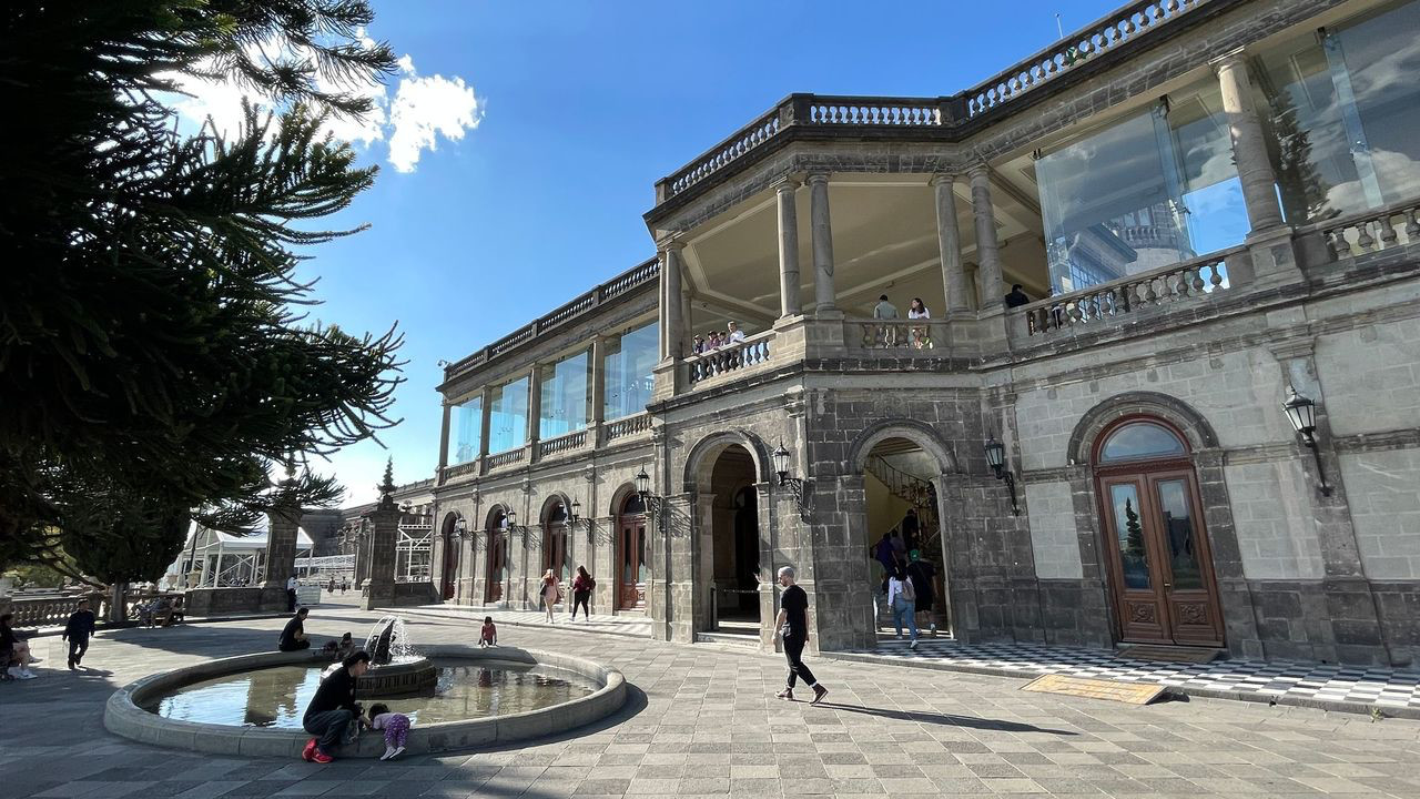 cdmx chapupel castle balcony