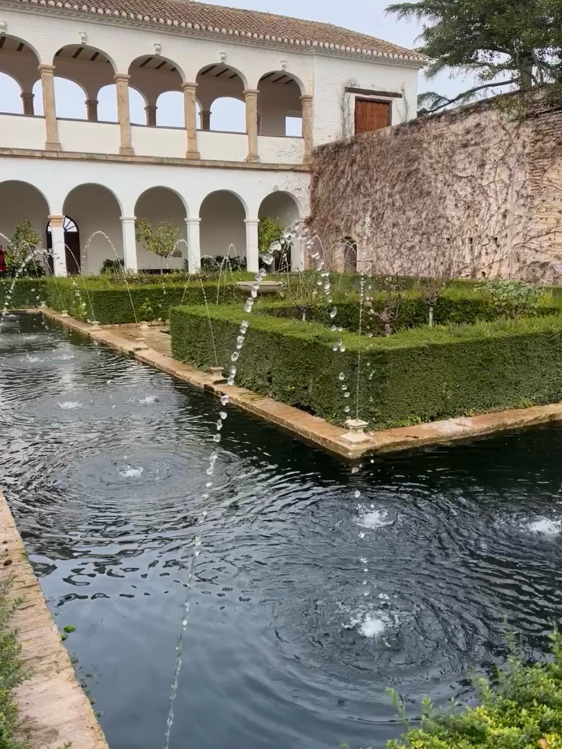 granada alhambra generalife jump water