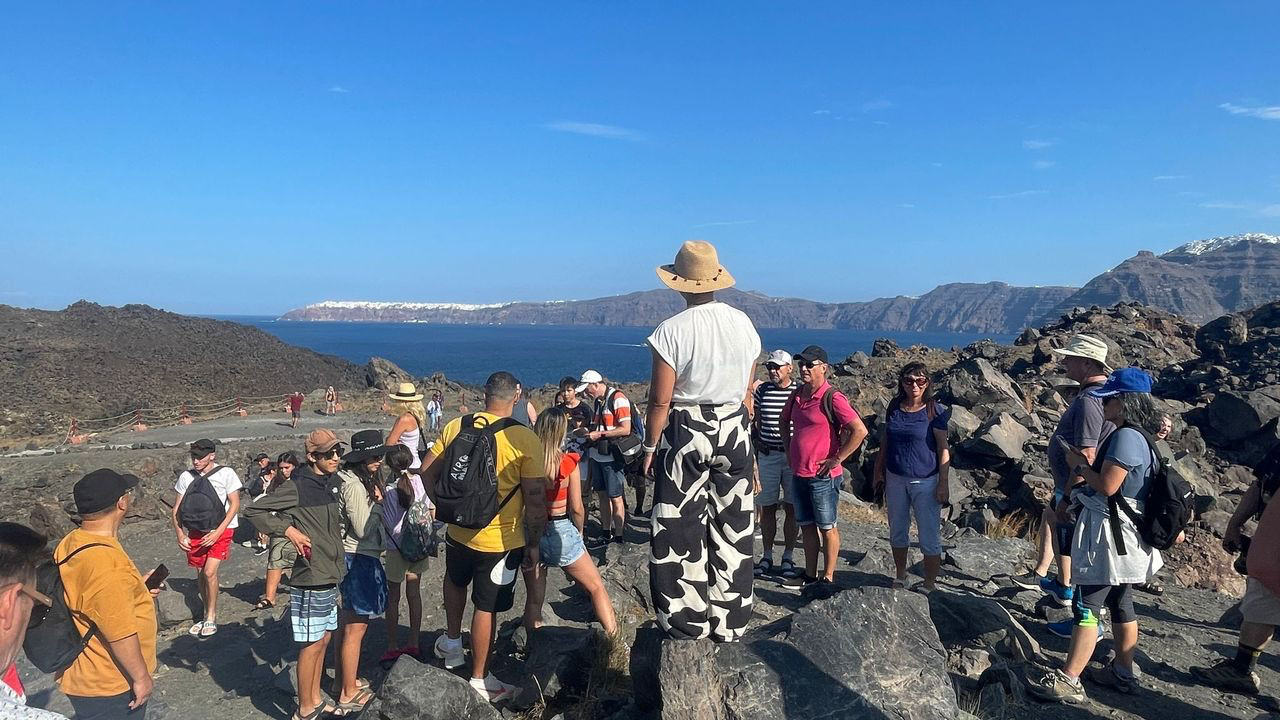 santtorini tour guide