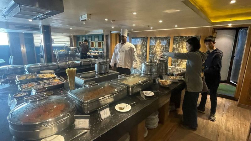 nile cruise buffet
