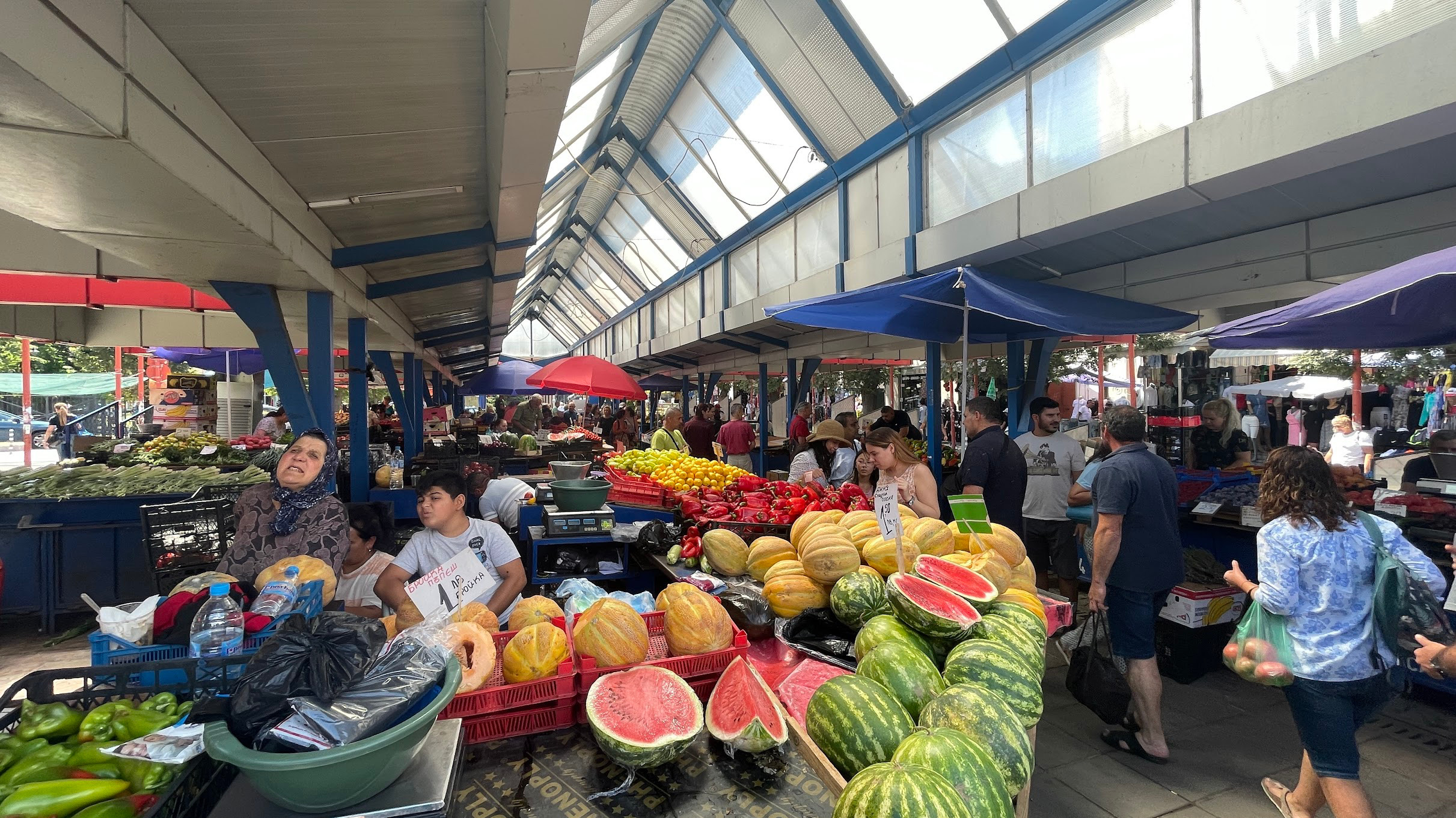 sofia women market
