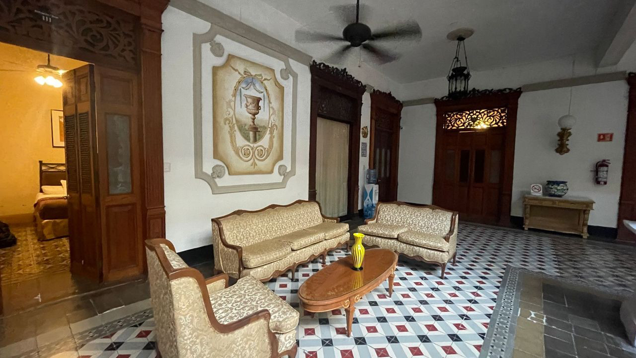 merida gran hotel hallway