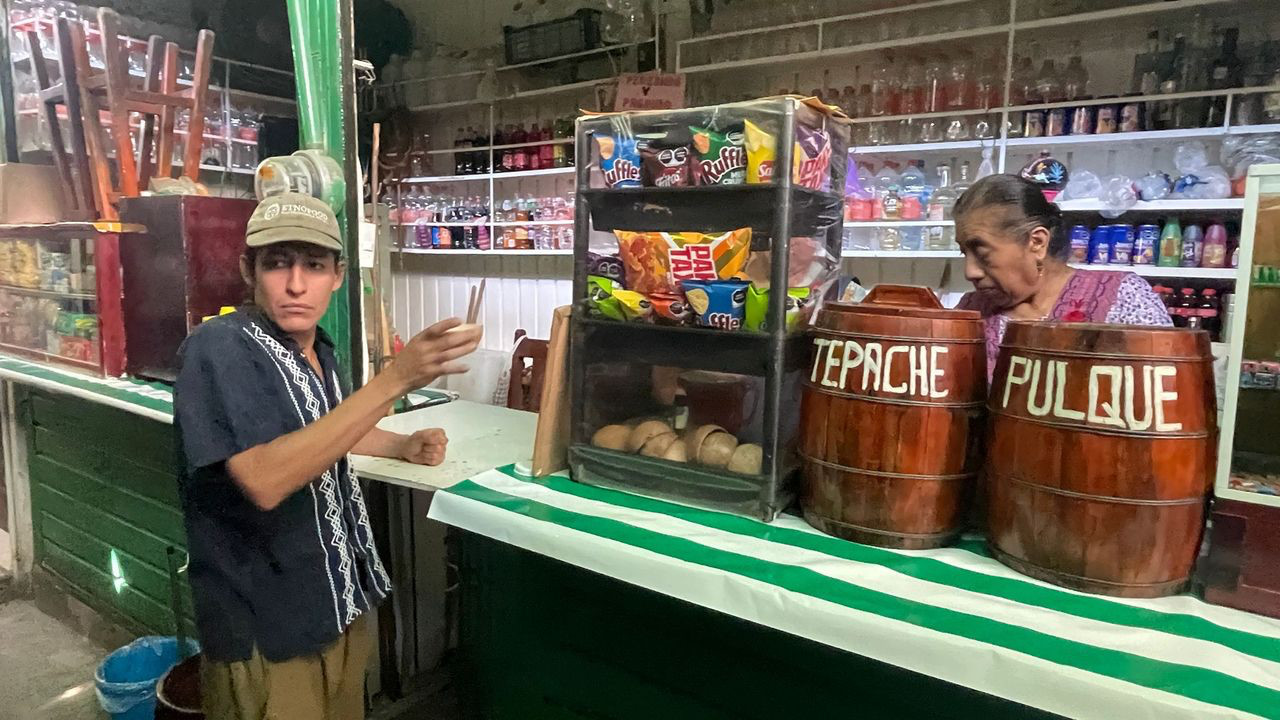 oaxaca pulque vendor