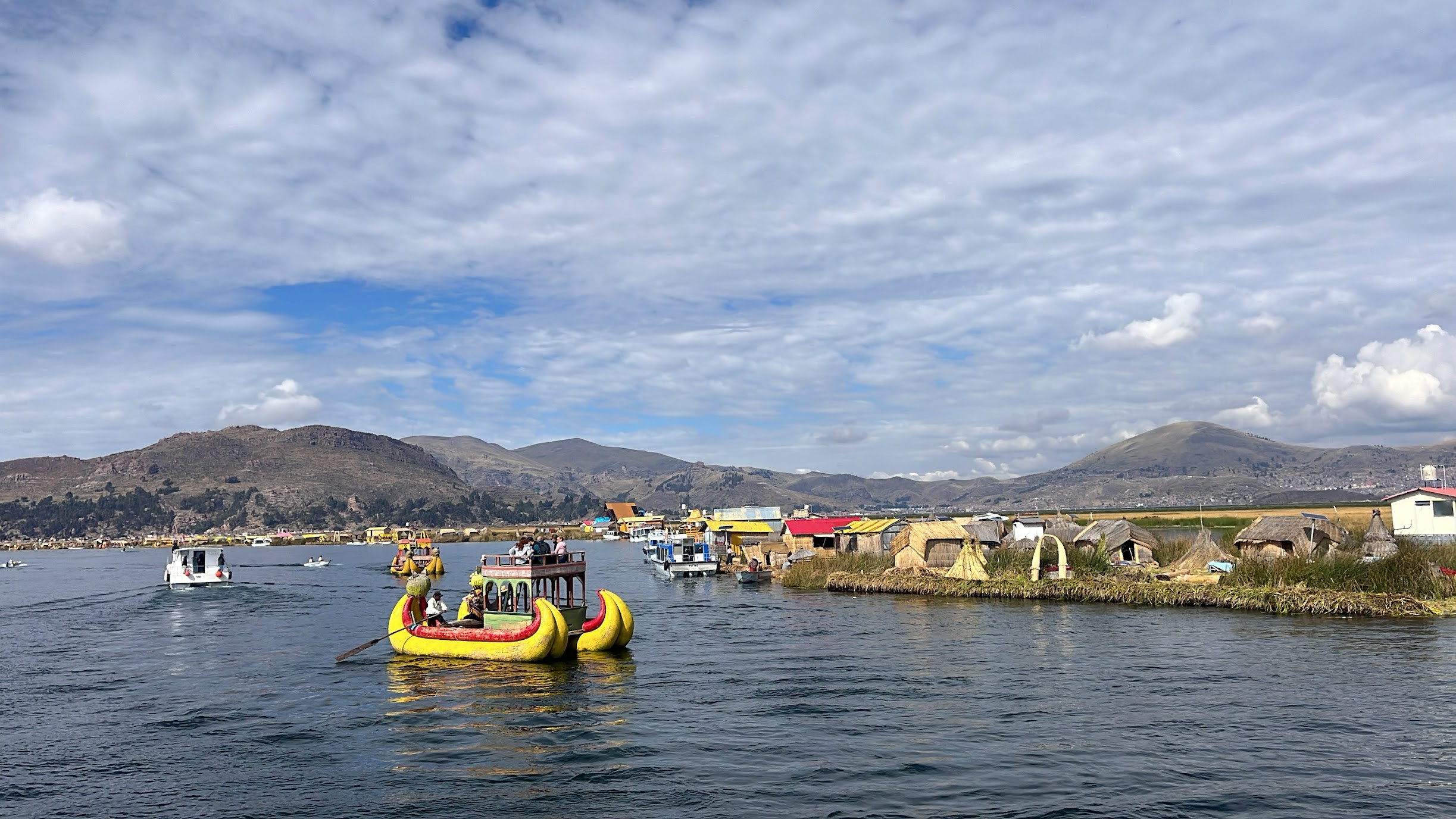 lake titikaka straw boat