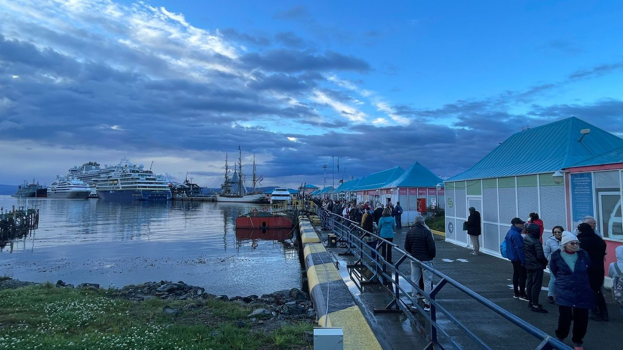 ushuaia habor vendor