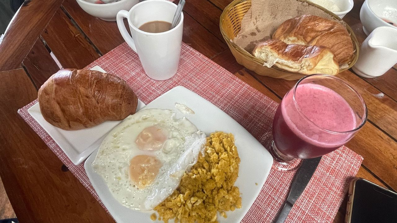 mindo villa breakfast egg