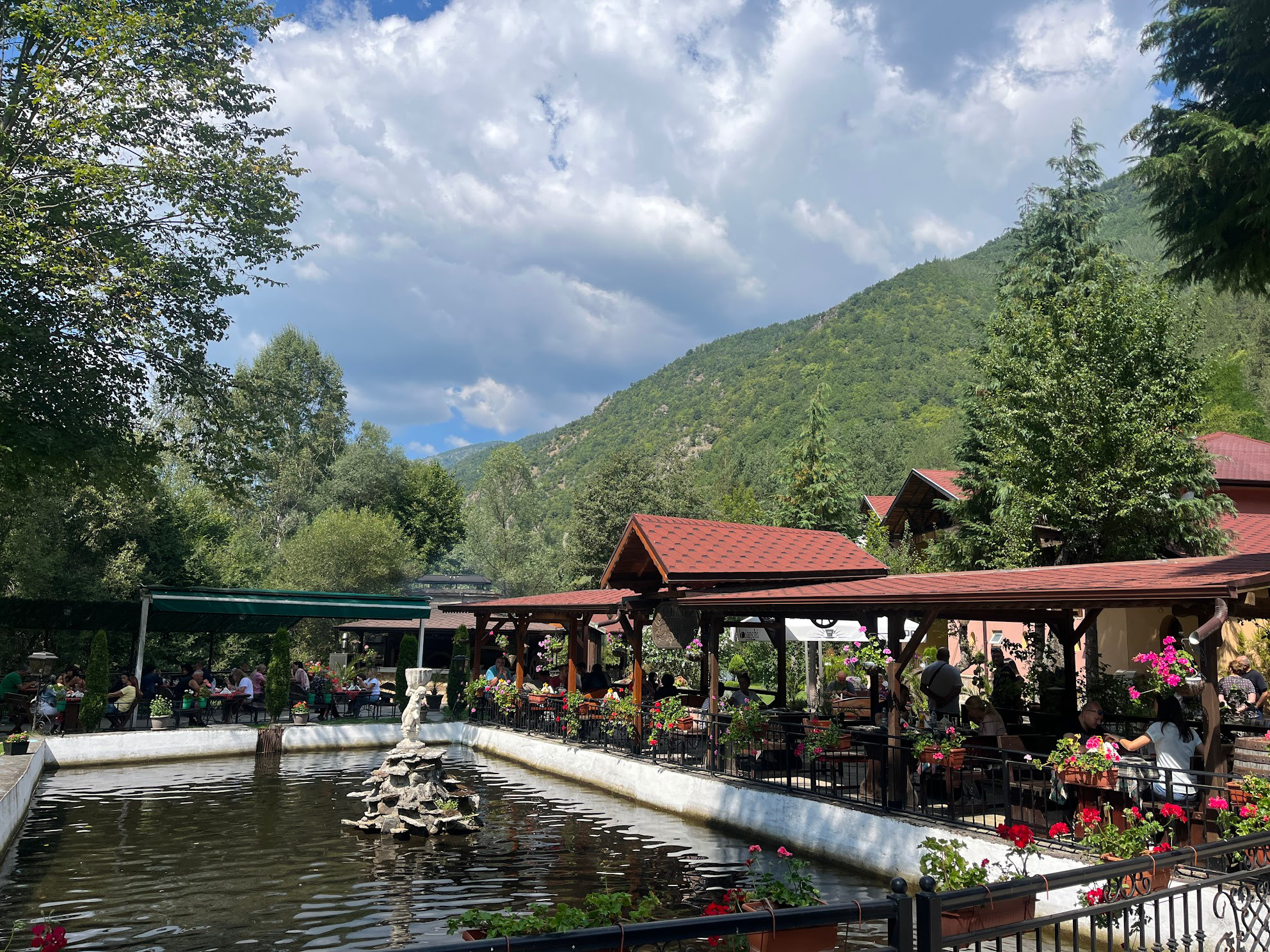 restaurant near rila