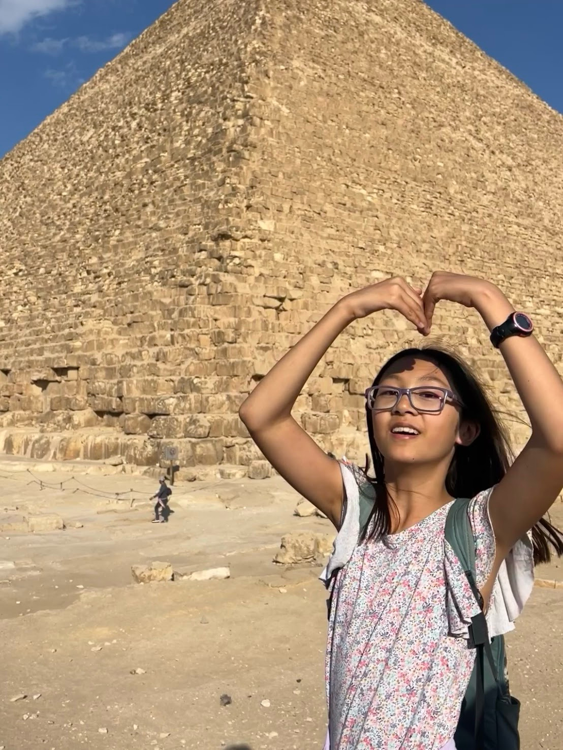 giza pyramid and bella