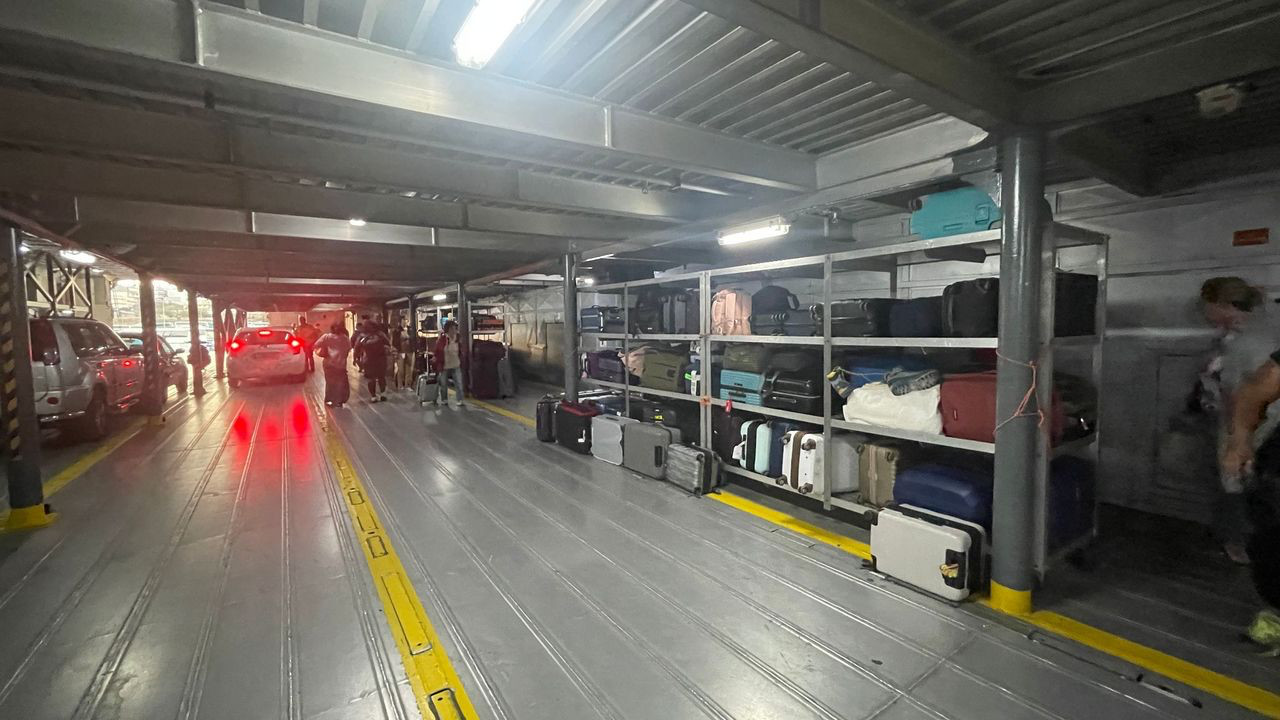 santtorini luggage deck
