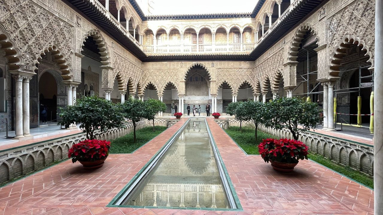 sevilla real acalzar court