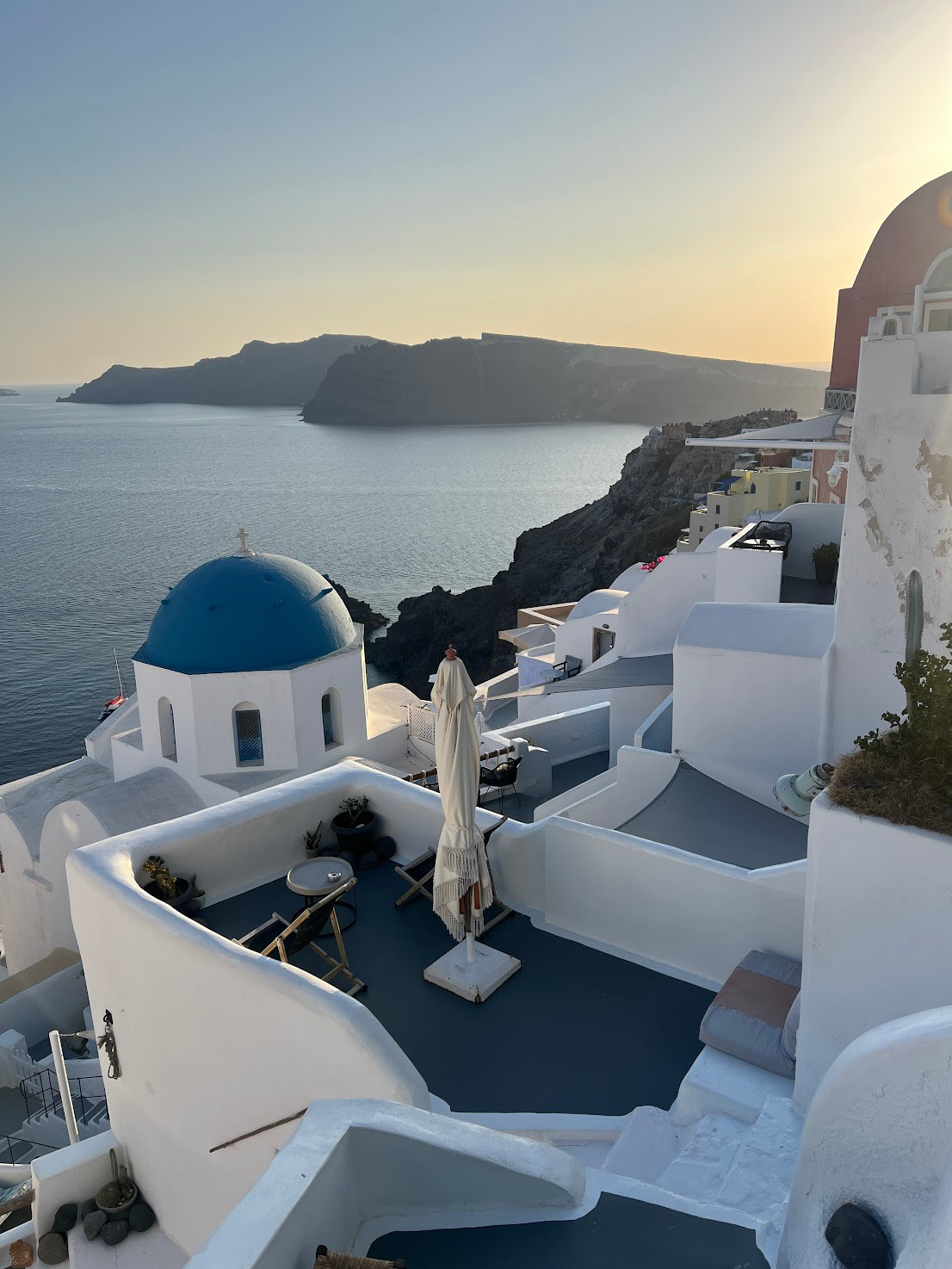 santtorini oia sunset blue dome