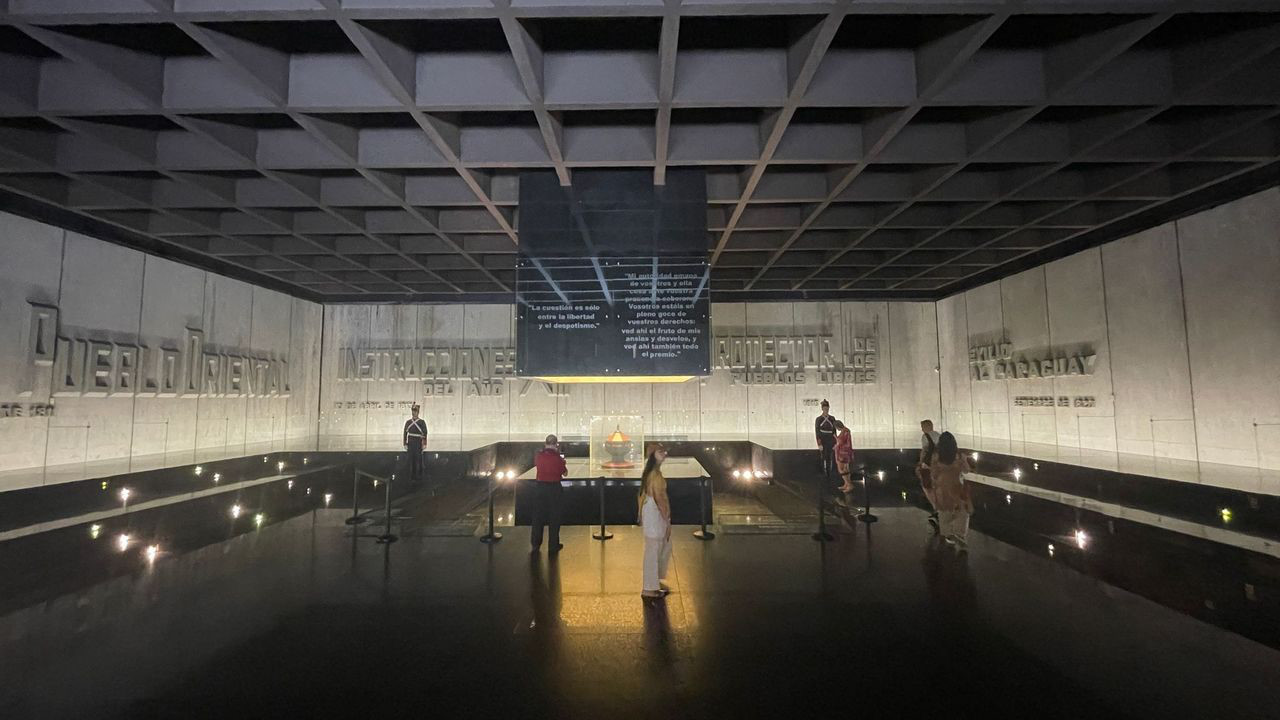 montevideo artigas tomb