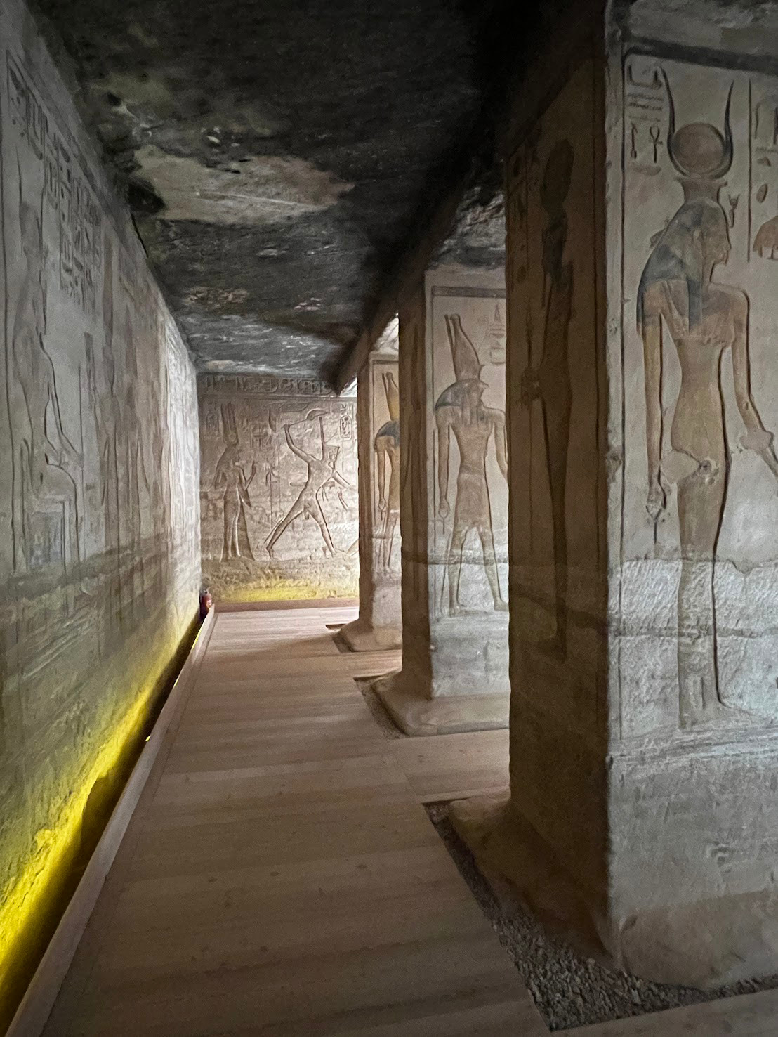 abu simbel nefetari temple hall