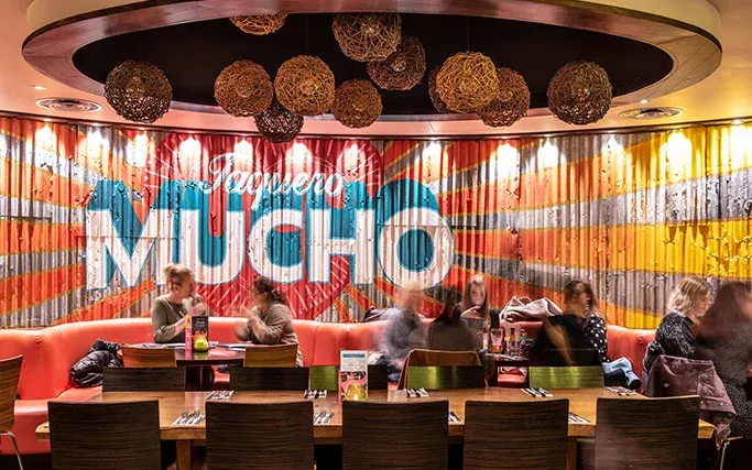 Restaurant wall Sm